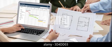 Software di pianificazione dei progetti per la gestione dei progetti aziendali sullo schermo del computer che mostra il grafico della cronologia del progetto del team Foto Stock