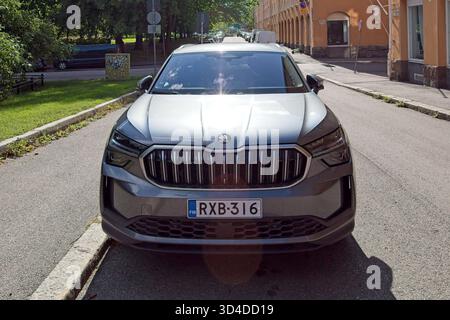 Vallila, Helsinki, Finlandia - 13 agosto. 2025: Skoda Kodiaq II 1,5 TSI mHEV (2024) veicolo parcheggiato. Foto Stock