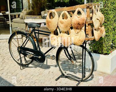 Ka'ak pane libanese in bicicletta Foto Stock