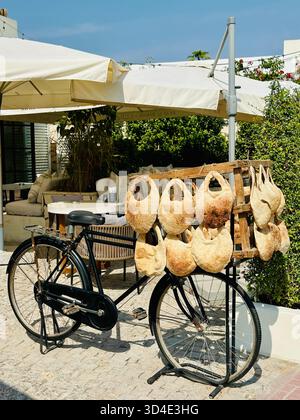 Ka'ak pane libanese in bicicletta Foto Stock