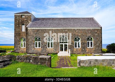 St. John's Church nella parrocchia di Saint John Capesterre sull'isola di Saint Kitts lungo la costa dell'Oceano Atlantico nelle piccole Antille, Caraibi Foto Stock