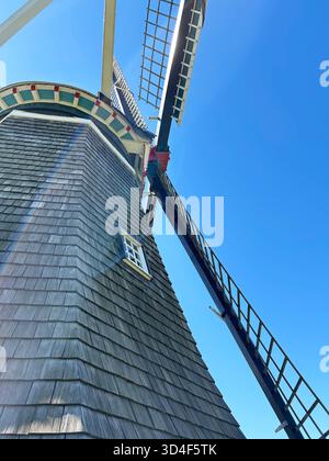 Mulino olandese de Zwaan al parco municipale Windmill Island Gardens. Olanda, Michigan Foto Stock