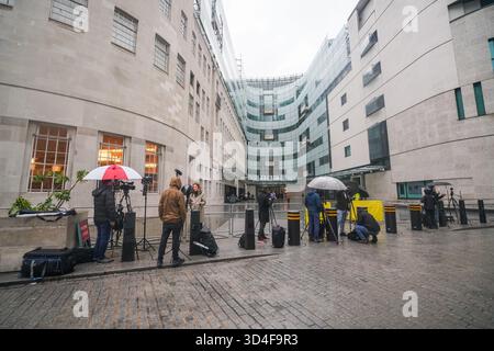 10 novembre 2025. Una visione della BBC Broadcasting House dopo le dimissioni del direttore generale della BBC Tim DAVIE credito: amer ghazzal/Alamy Live News Foto Stock