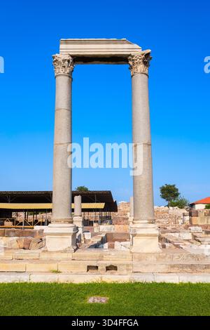 L'Agorà di Smirne colonnato a Smirne. L'Agorà di Smirne è un'antica agorà romana situata nella città di Smirne, regione dell'Anatolia in Turchia. Foto Stock