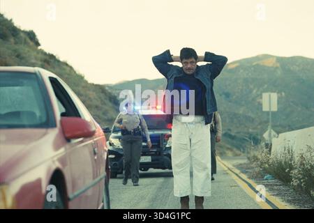 One Battle After Another è un film del 2025 co-prodotto, scritto e diretto da Paul Thomas Anderson, ispirato al romanzo del 1990 Vineland di Thomas Pynchon. È interpretato da Leonardo DiCaprio, Sean Penn, Benicio del Toro, Regina Hall, Teyana Taylor, e Chase Infiniti, e segue un ex-rivoluzionario che viene costretto a tornare nel suo precedente stile di vita combattivo quando lui e sua figlia vengono perseguiti da un ufficiale militare corrotto. Foto Stock