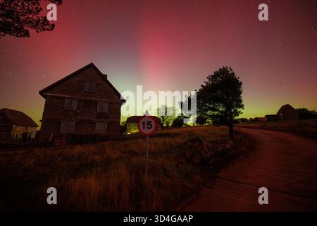 L'imponente tempesta Aurora colpisce il Galles, queste immagini provengono dal villaggio tedesco sulle catene militari di Sennybridge Foto Stock