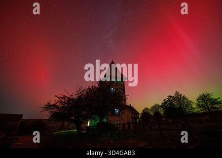 L'imponente tempesta Aurora colpisce il Galles, queste immagini provengono dal villaggio tedesco sulle catene militari di Sennybridge Foto Stock