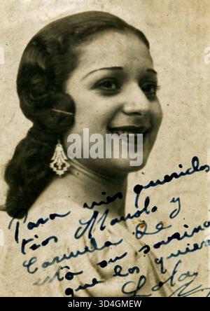 Questa immagine del 1941 mostra la cantante e ballerina spagnola Lola Flores, catturata nei primi anni della sua carriera. Il file contiene una versione ritagliata della fotografia originale. Foto Stock