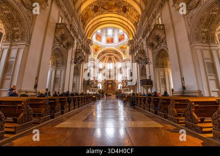 Salisburgo, Austria - 23 dicembre 2024: Cattedrale di Salisburgo. Foto Stock