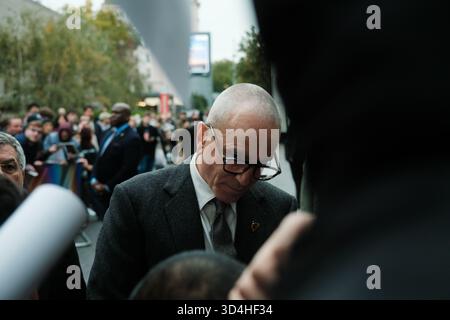 Daniel Day-Lewis accoglie i fan al BFI London Film Festival 2025 per la prima proiezione di "Anemone" Foto Stock