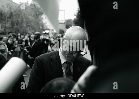 Daniel Day-Lewis accoglie i fan al BFI London Film Festival 2025 per la prima proiezione di "Anemone" Foto Stock