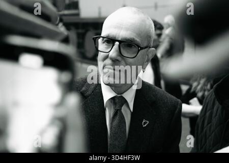 Daniel Day-Lewis accoglie i fan al BFI London Film Festival 2025 per la prima proiezione di "Anemone" Foto Stock