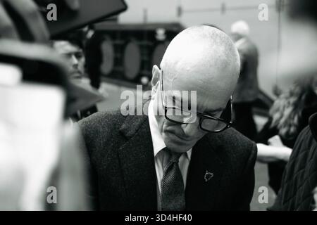 Daniel Day-Lewis accoglie i fan al BFI London Film Festival 2025 per la prima proiezione di "Anemone" Foto Stock