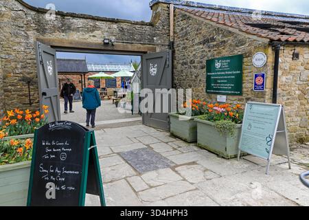 L'ingresso a Helmsley Walled Garden, Helmsley, North Yorkshire, Inghilterra, Regno Unito Foto Stock