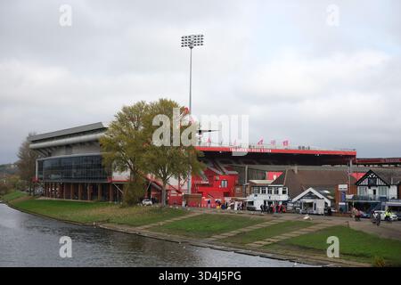 Nottingham, Regno Unito. 9 novembre 2025. Vista dello stadio durante la partita di calcio di Premier League tra Nottingham Forest e Leeds United al City Ground. Punteggio finale Nottingham Forest 3 : 1 Leeds United crediti: SOPA Images Limited/Alamy Live News Foto Stock