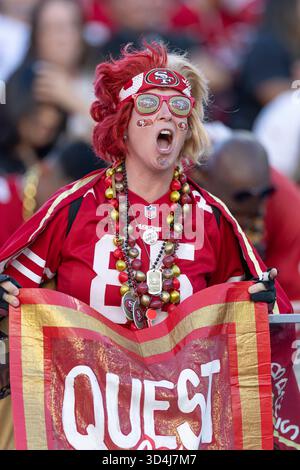 9 novembre 2025; Santa Clara, California, Stati Uniti; i fan dei San Francisco 49ers reagiscono durante il secondo quarto contro i Los Angeles Rams al Levi's Stadium. Credito obbligatorio: Stan Szeto - immagine dello sport Foto Stock