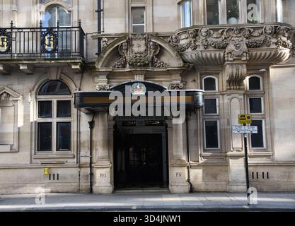 Ingresso al Municipio di Holborn, al Municipio di Holborn e alla biblioteca, ora uffici comunali. Foto Stock