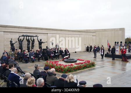 Il servizio della memoria per celebrare il giorno dell'armistizio al National Memorial Arboretum di Alrewas, Staffordshire. Data foto: Martedì 11 novembre 2025. Foto Stock