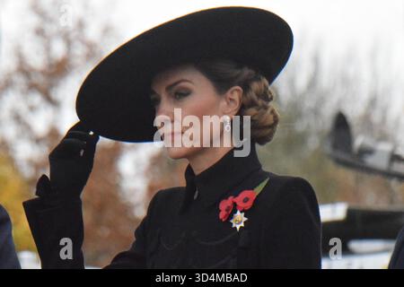 ALREWAS, STAFFORDSHIRE, martedì 11 novembre 2025. Sua altezza reale la Principessa del Galles arriva al National Memorial Arboreutm per la commemorazione nazionale del giorno dell'armistizio. Foto Stock