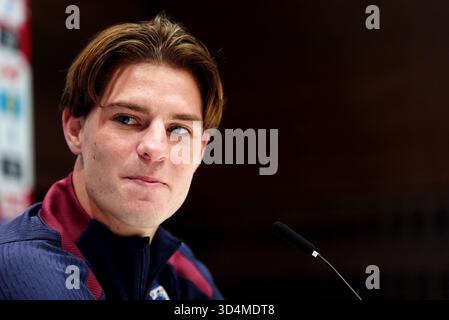 L'inglese Alex Scott durante una conferenza stampa al Tottenham Hotspur Training Ground di Enfield. Data foto: Martedì 11 novembre 2025. Foto Stock