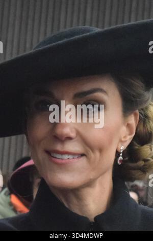 ALREWAS, STAFFORDSHIRE, martedì 11 novembre 2025. Sua altezza reale la Principessa del Galles arriva al National Memorial Arboreutm per la commemorazione nazionale del giorno dell'armistizio. Foto Stock