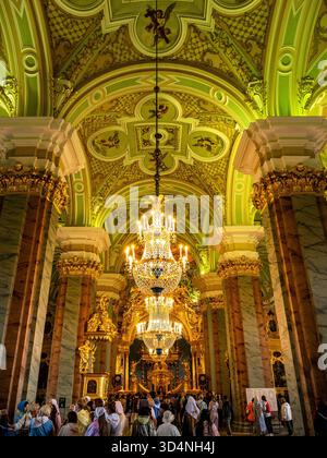 San Pietroburgo, Russia - 19 agosto 2025: Interno della Cattedrale di San Pietro e Paolo nella Fortezza di Pietro e Paolo nella città, Russia, il giorno d'estate Foto Stock
