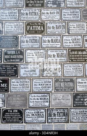 Chiesa cattolica di Fatima. Ex voto. muro. Ho chi Minh. Vietnam. Foto Stock