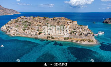 Fortezza veneziana di Spinalonga. Acque incontaminate. Scatto aereo. Creta. Grecia Foto Stock