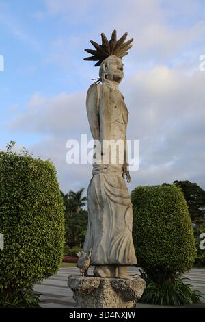 Scultura africana nella zona doganale etnica del Parco Nazionale di Malabo nella Guinea Equatoriale Foto Stock