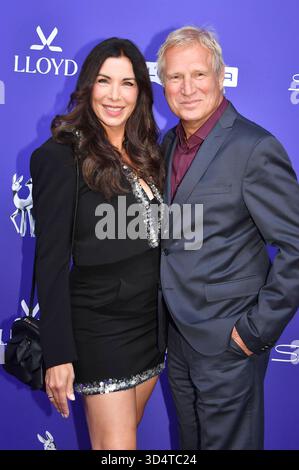 Alexandra Polzin mit Ehemann Gerhard Leinauer beim omaggio a Bambi 2025 all'Hotel Charles. München, 11.11.2025 *** Alexandra Polzin con il marito Gerhard Leinauer al Tribute to Bambi 2025 presso il Charles Hotel Monaco di Baviera, 11 11 2025 foto:XB.xInsingerx/xFuturexImagex tribute 5125 Foto Stock