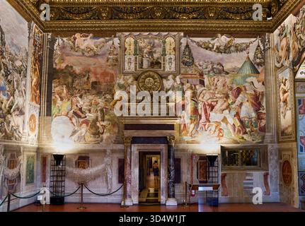 Storie di Furio Camillo, Francesco de' Rossi detto Salviati, 1543-1545, affreschi, Appartamenti dei Priori, camera del pubblico, Palazzo Vecchio, Firenze, Toscana, Italia. Foto Stock