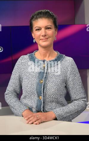Sahra Wagenknecht in der ARD-Talkshow maischberger im Studio Berlin Adlershof. Berlino, 11.11.2025 *** Sahra Wagenknecht sul talk show ARD maischberger in Studio Berlin Adlershof Berlin, 11 11 11 2025 foto:XM.xBehrensx/xFuturexImagex maischberger1111 5118 Foto Stock