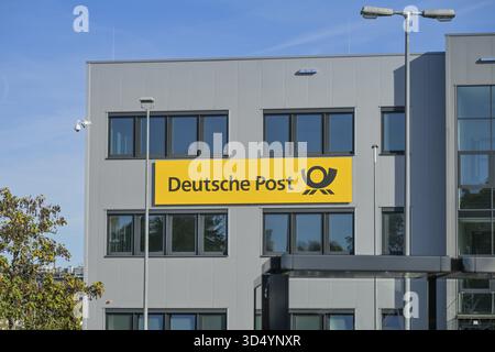 Logo Deutsche Post, base di consegna DHL Charlottenburg, Rohrdamm, Siemensstadt, Spandau, Berlino Foto Stock