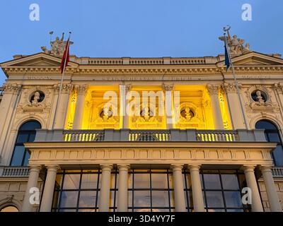 Zurigo, Svizzera. 8 novembre 2025. Teatro dell'Opera di Zurigo. Foto Stock