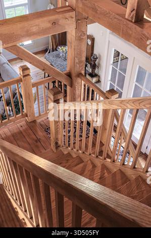 Grande e complessa scala in legno dal design aperto e dall'accattivante artigianato, Pennsylvania USA Foto Stock