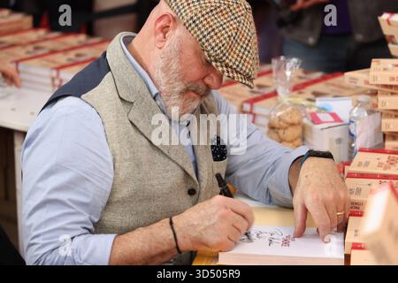 Philippe Etchebest, chef e presentatore televisivo, alla Brive Book Fair, Francia. Foto Stock