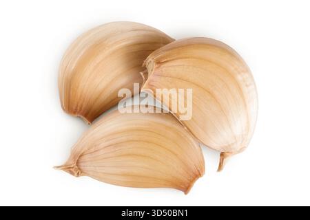 spicchi d'aglio isolati su sfondo bianco primo piano. Vista dall'alto. Posizione piatta. Foto Stock