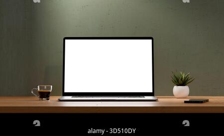 Schermo vuoto del notebook per il mockup. Area di lavoro con computer, tazza di caffè, pianta e telefono cellulare. alta risoluzione 8k in formato orizzontale. Foto Stock
