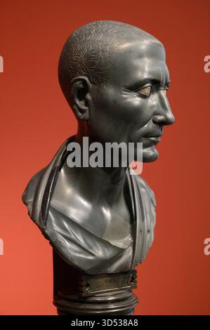 Berlino. Germania. Busto di Giulio Cesare, aka il Berlin Green Cesare, grovacca dall Egitto 1-50 annuncio, Altes Museum. Inv. Sk 342 Foto Stock