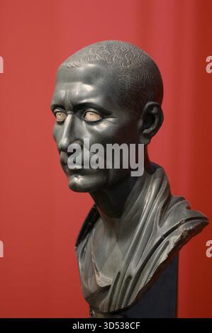Berlino. Germania. Busto di Giulio Cesare, aka il Berlin Green Cesare, grovacca dall Egitto 1-50 annuncio, Altes Museum. Inv. Sk 342 Foto Stock
