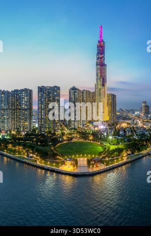 14 giugno 2025: Vista panoramica dell'area residenziale Landmark, dove si trova un edificio di 81 piani, nel quartiere Binh Thanh, ho chi Minh City Foto Stock