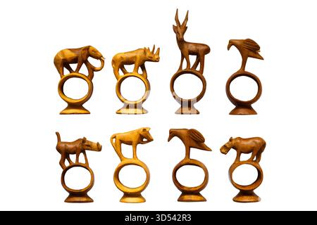 Portatovaglioli in legno a forma di animali del Sudafrica isolati su fondo bianco - prodotto del Sudafrica Foto Stock