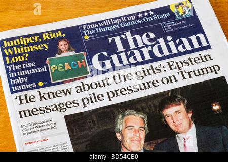 13 novembre 2025. Il titolo della prima pagina del Guardian recita "sapeva delle ragazze": I messaggi Epstein fanno pressione su Trump. Foto Stock