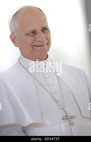 Città del Vaticano, Vatikanstadt. 12 novembre 2025. Papa Leone XIV durante la sua udienza generale settimanale in Piazza San Pietro in Vaticano il 12 novembre 2025. Credito: dpa/Alamy Live News Foto Stock