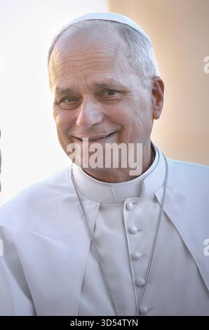 Città del Vaticano, Vatikanstadt. 12 novembre 2025. Papa Leone XIV durante la sua udienza generale settimanale in Piazza San Pietro in Vaticano il 12 novembre 2025. Credito: dpa/Alamy Live News Foto Stock