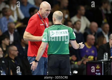Nantes, Francia. 13 novembre 2025. Sebastian BOTA della Dinamo Bucurest durante la EHF Champions League, fase a gironi, partita di pallamano tra HBC Nantes e Dinamo Bucuresti il 13 novembre 2025 alla H Arena di Nantes, Francia - foto Julien Kammerer/DPPI Credit: DPPI Media/Alamy Live News Foto Stock