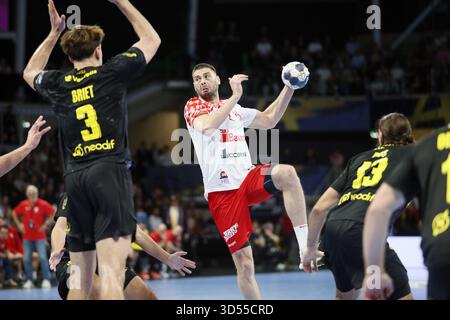 Nantes, Francia. 13 novembre 2025. Branko VUJOVIC della Dinamo Bucurest durante la EHF Champions League, fase a gironi, partita di pallamano tra HBC Nantes e Dinamo Bucuresti il 13 novembre 2025 all'H Arena di Nantes, Francia - Photo Julien Kammerer/DPPI Credit: DPPI Media/Alamy Live News Foto Stock