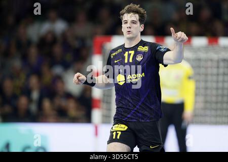 Nantes, Francia. 13 novembre 2025. Noam LEOPOLD dell'HBC Nantes durante la EHF Champions League, fase a gironi, partita di pallamano tra HBC Nantes e Dinamo Bucuresti il 13 novembre 2025 all'H Arena di Nantes, Francia - Photo Julien Kammerer/DPPI Credit: DPPI Media/Alamy Live News Foto Stock
