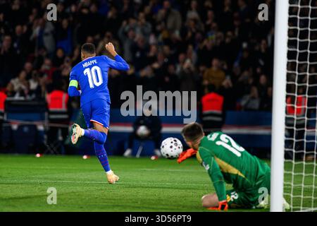 PARIGI, FRANCIA - 12 NOVEMBRE 2025: - La partita di calcio le qualificazioni europee per la Coppa del mondo FIFA 2026 Francia vs Ucraina al Parc des Princes. Foto Stock