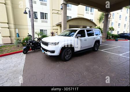 SUV Jeep Wagoneer bianco. Foto Stock